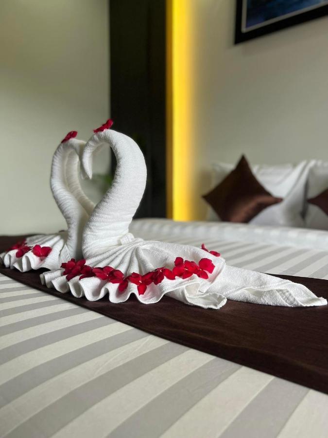 The Moon Kampot Boutique Hotel Exterior foto