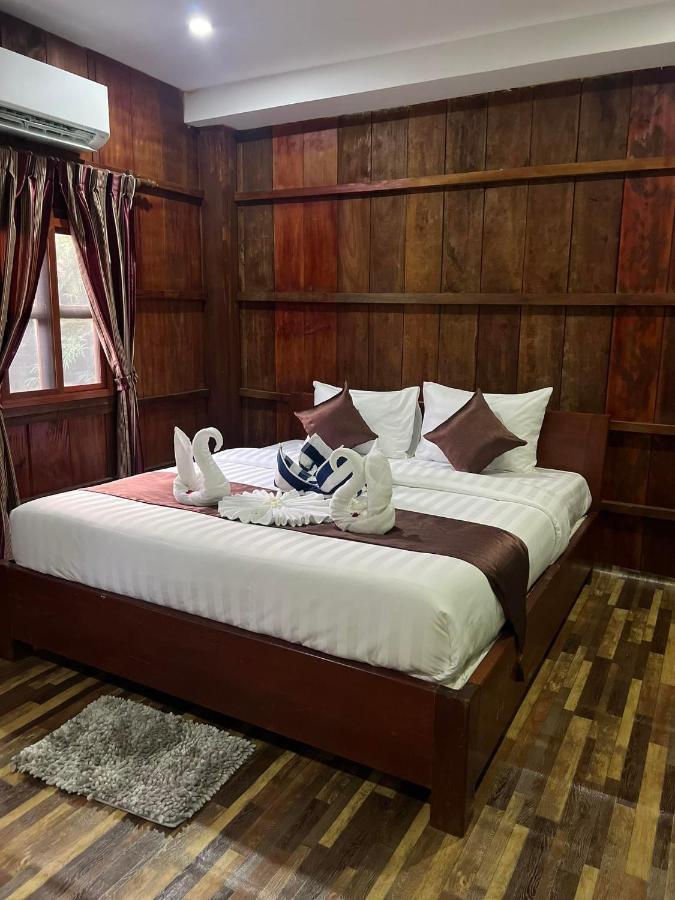 The Moon Kampot Boutique Hotel Exterior foto
