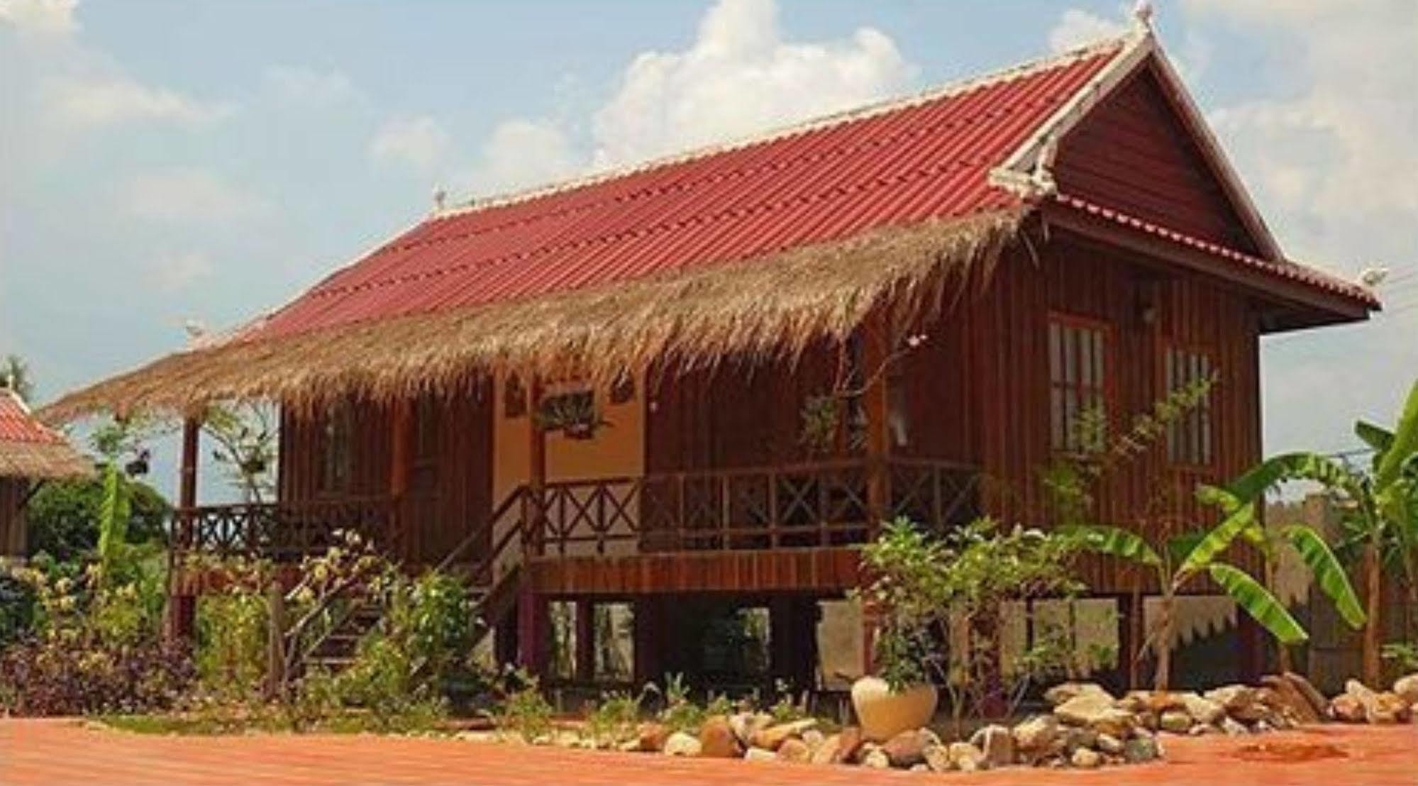 The Moon Kampot Boutique Hotel Exterior foto