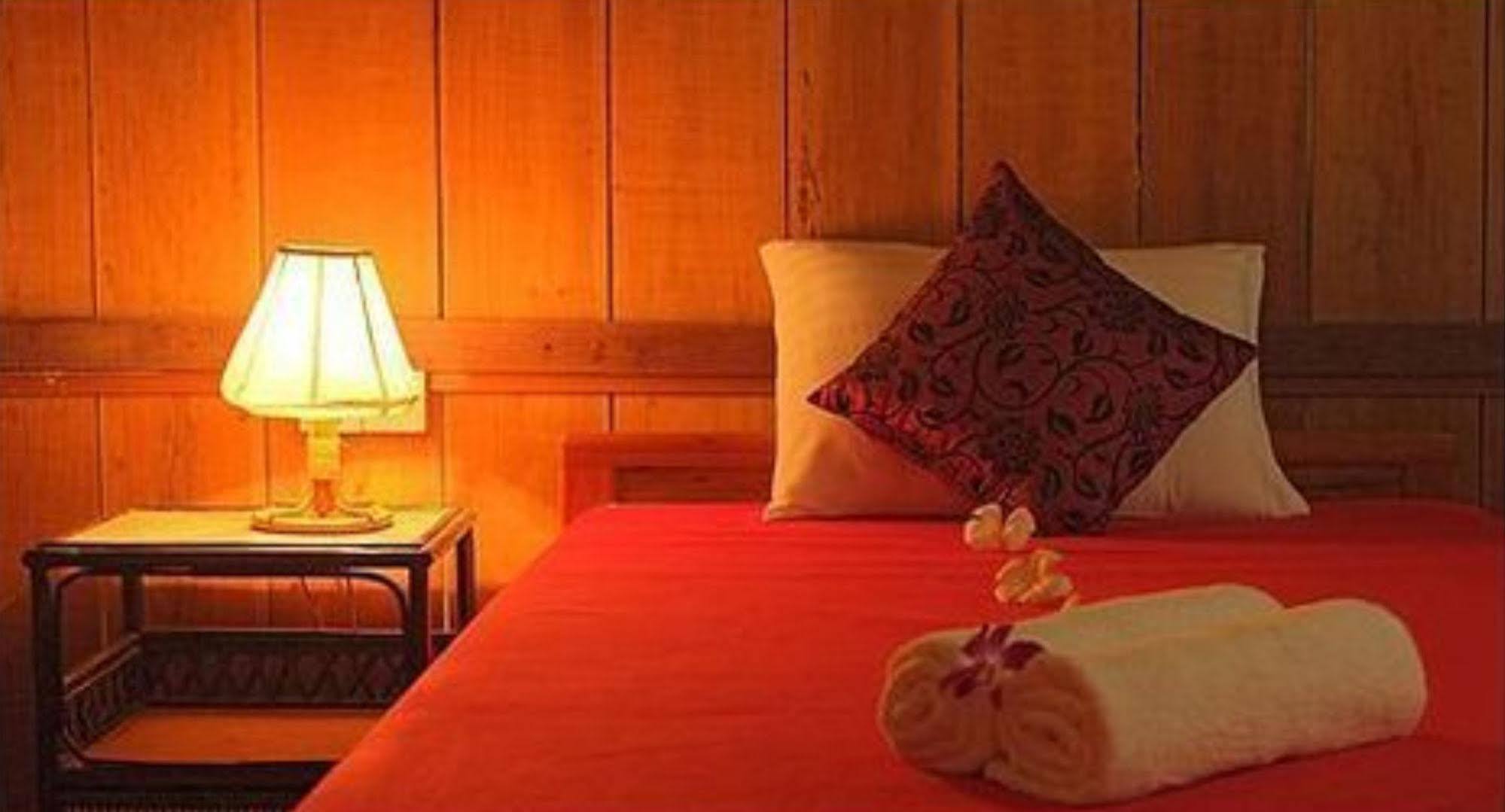 The Moon Kampot Boutique Hotel Exterior foto