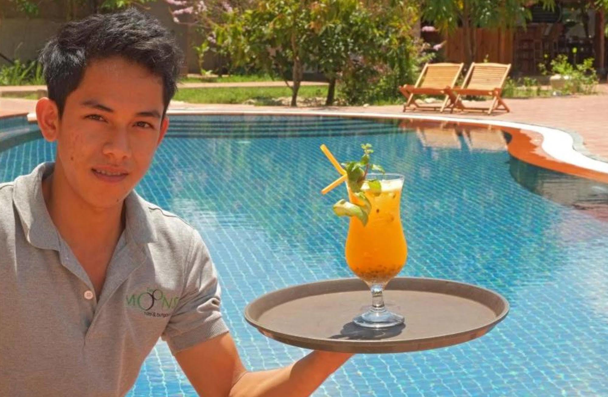The Moon Kampot Boutique Hotel Exterior foto