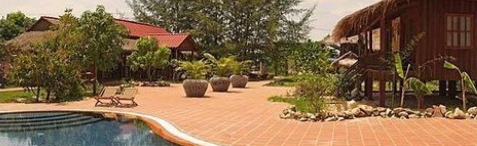 The Moon Kampot Boutique Hotel Exterior foto